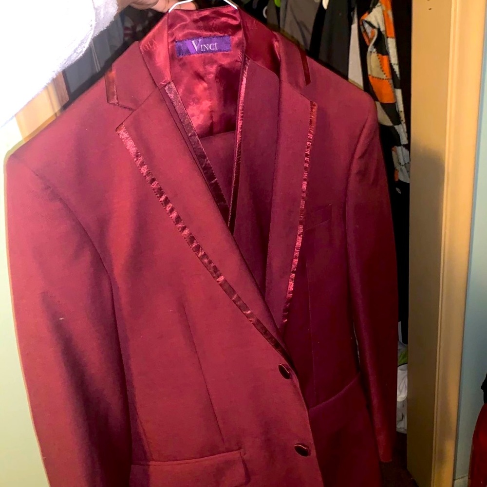 Tailored suit only worn once since 2018 for a prom event